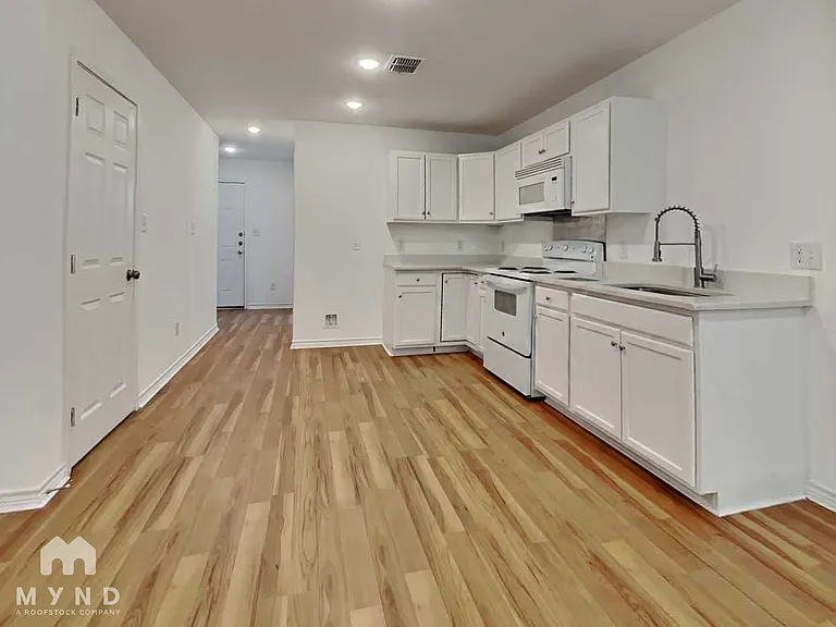 3034 W Salinas St #102 — Photo 5