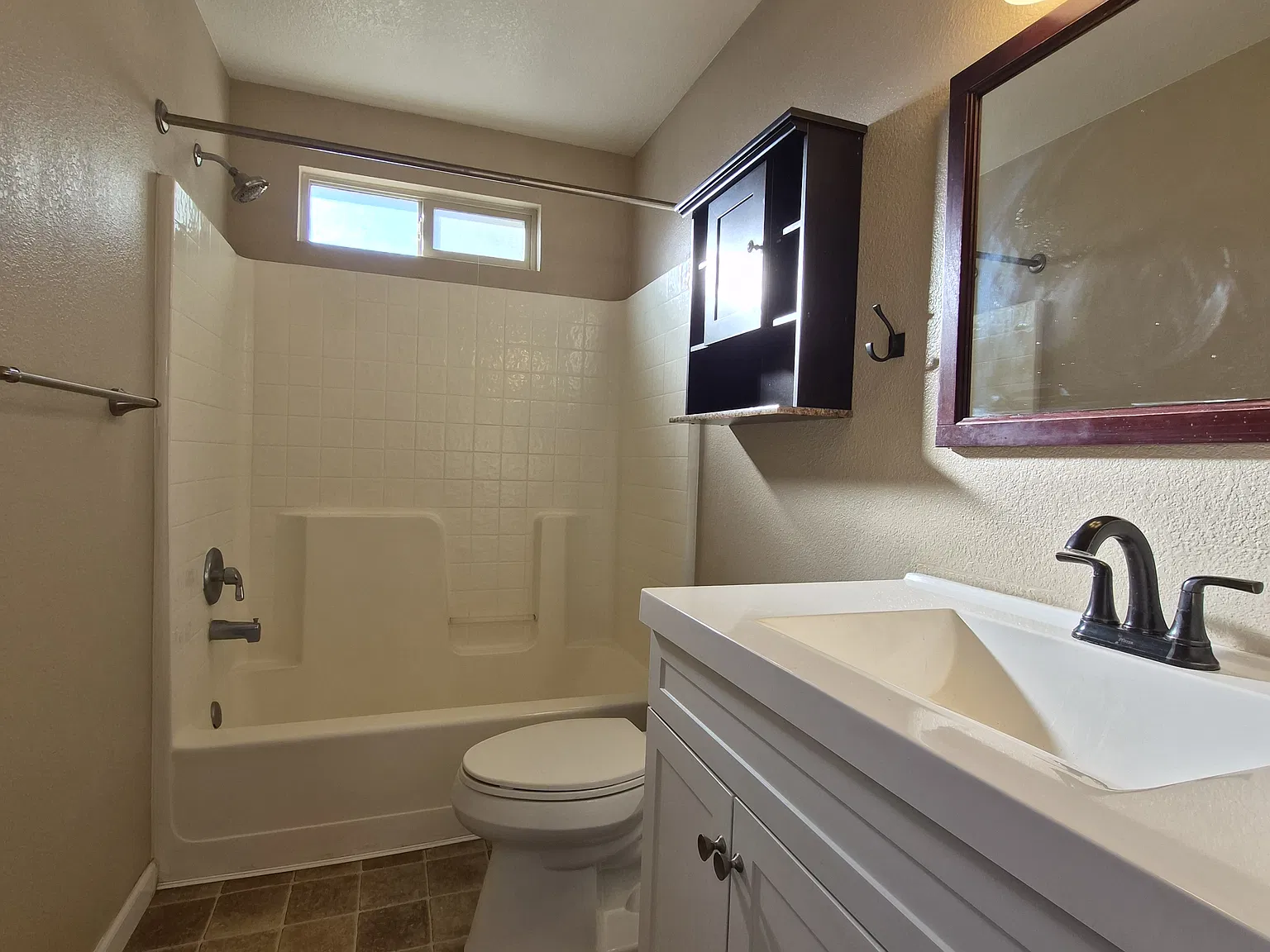3 bed, 1243 sqft, $2,500 — Photo 3