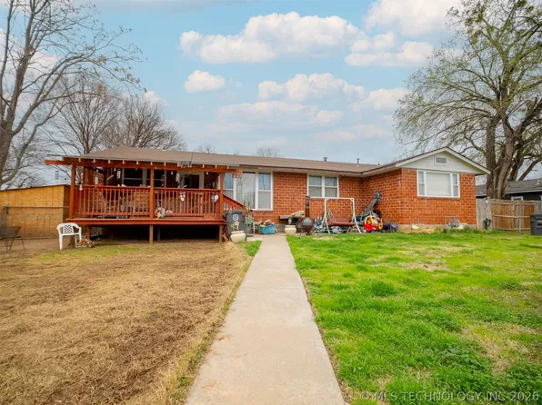 6123 W 8th St, Tulsa, OK 74127