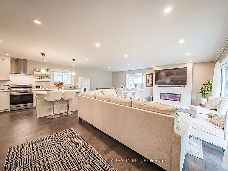 1277 Gainsborough Dr — Photo 9
