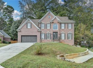1015 Rowe Oak Cir, Lawrenceville, GA 30043