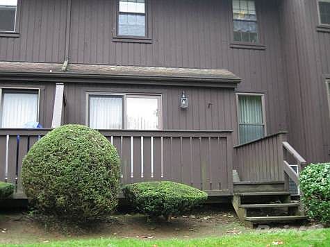 242 Natchaug Dr 010