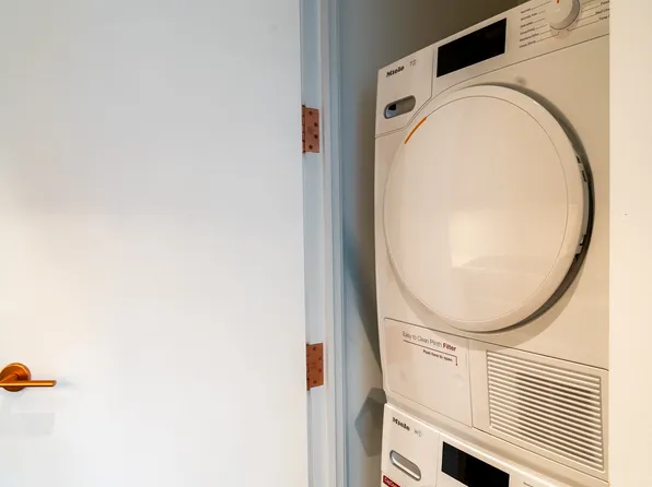 138 Willoughby Street image 4 of 19