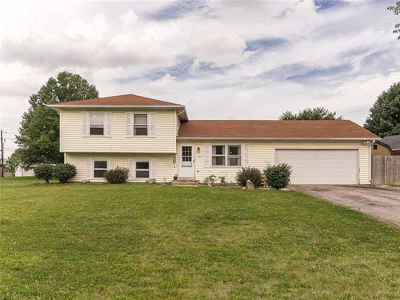 1st image of 107 Fox Cir