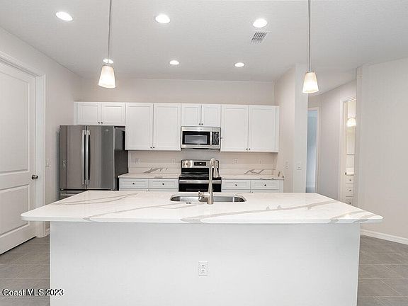 4th image of 1533 Deming Dr SE