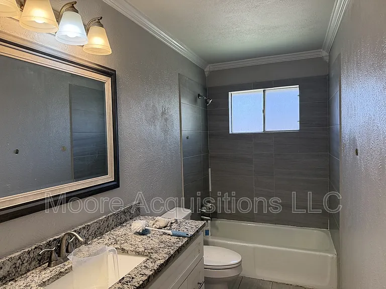 1833 Skyline Dr — Photo 14