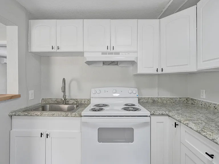 234 NE 14th Ave #2 — Photo 12
