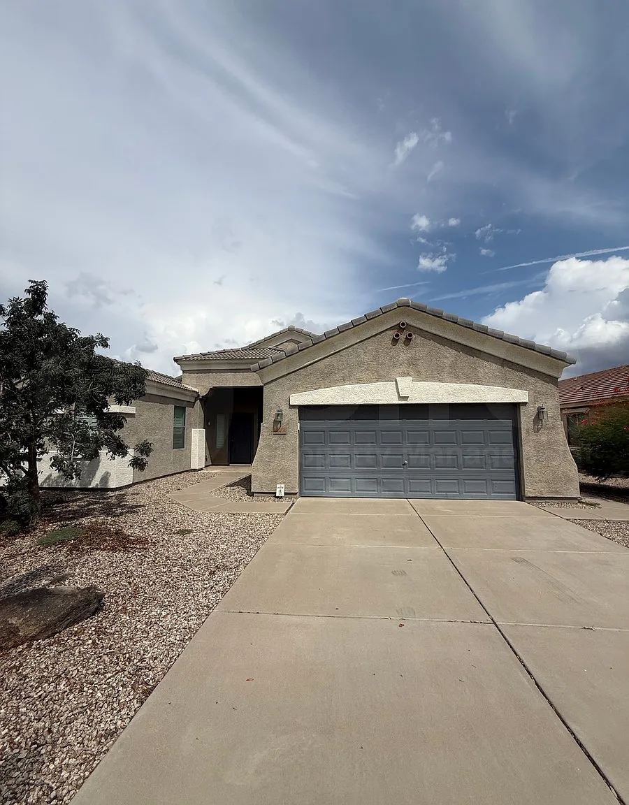 3 bed, 2.0 bath, 2133 sqft, $2,200 — Photo 1