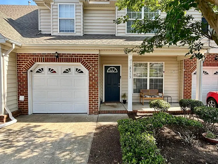 2113 Livingston St — Photo 1