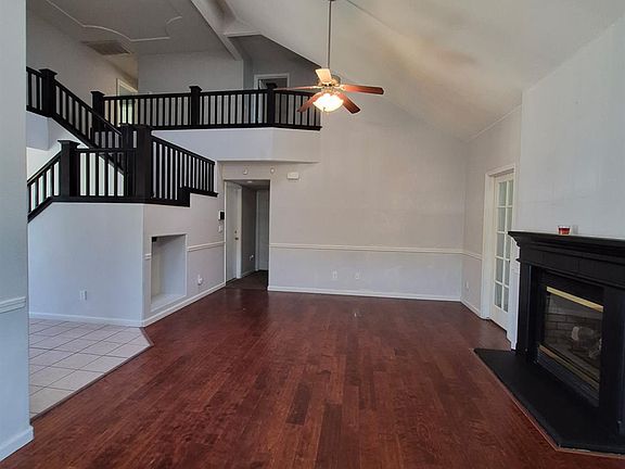 2nd image of 440 E Stanley Ave