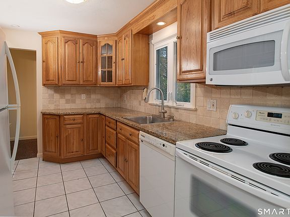 5th image of 63 Bayberry Hill Road