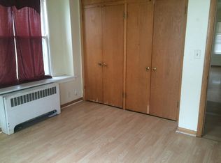 1002 W 4th St #4, Waterloo, IA 50701