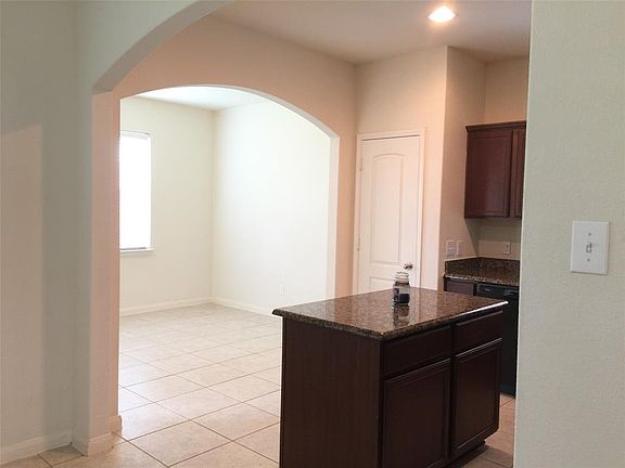 5th image of 2313 Sable Wood Dr