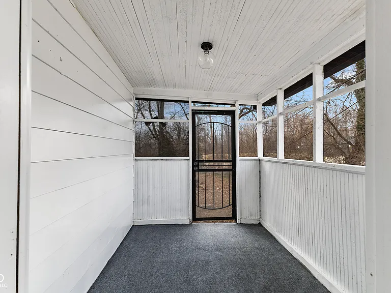 320 Lockerbie St — Photo 36