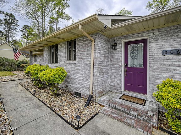3rd image of 206 Ravenswood Rd