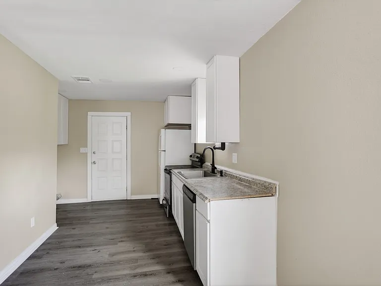 2520 N Hickory St — Photo 18