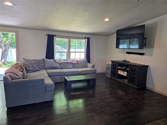 3rd image of 281 Tuscan Rd