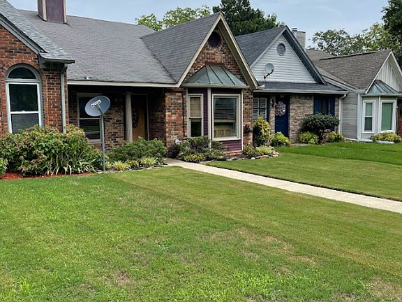 2nd image of 428 Carridale St SW