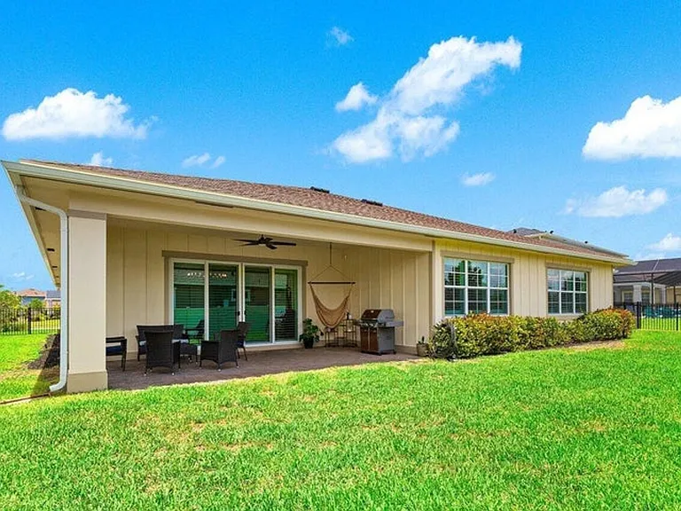 962 Castaway Ct — Photo 14