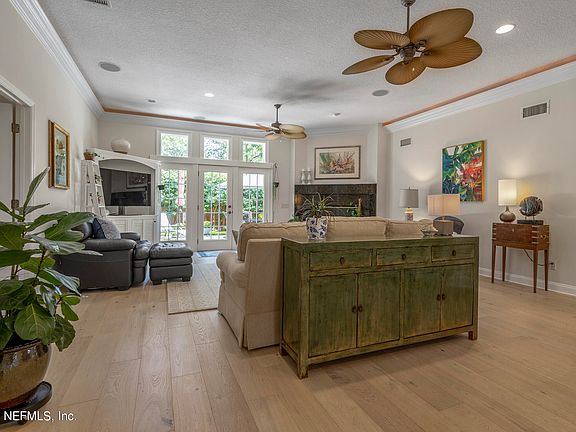 2nd image of 1541 Emma Ln