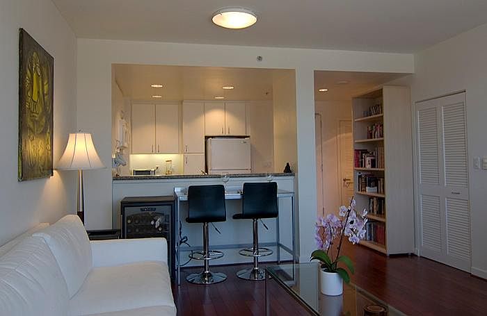 1st image of 260 King St Unit 513