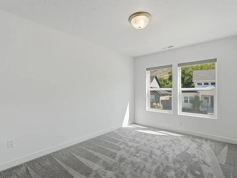 915 N Evelyn St — Photo 3