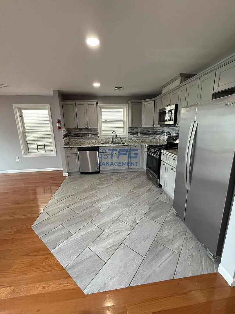 3 bed, 2.0 bath, 1500 sqft, $2,500 — Photo 4