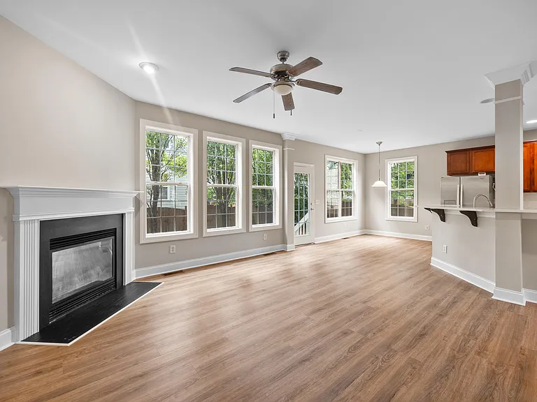 120 Hatchet Creek Ct — Photo 6