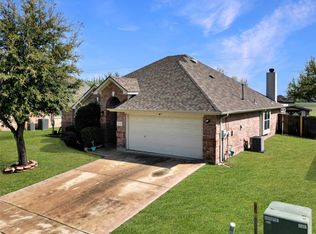 5228 Lake Grove Dr, Grand Prairie, TX