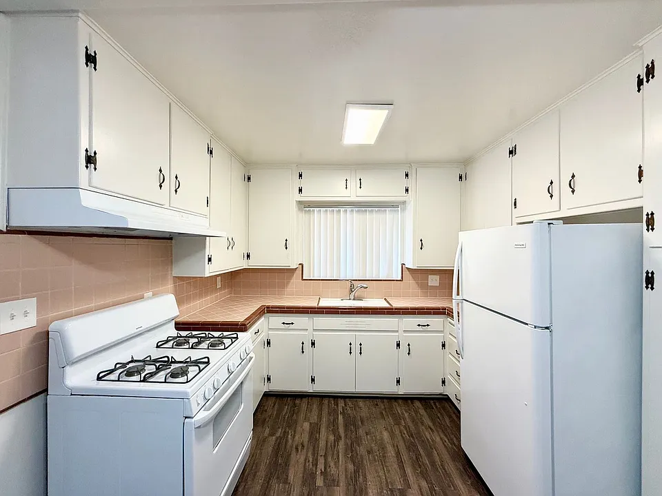 265-267 E H St
