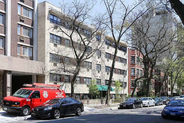 1st image of 510 W Briar Pl APT 508