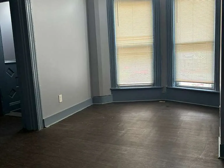 2832 Parkwood Ave — Photo 9