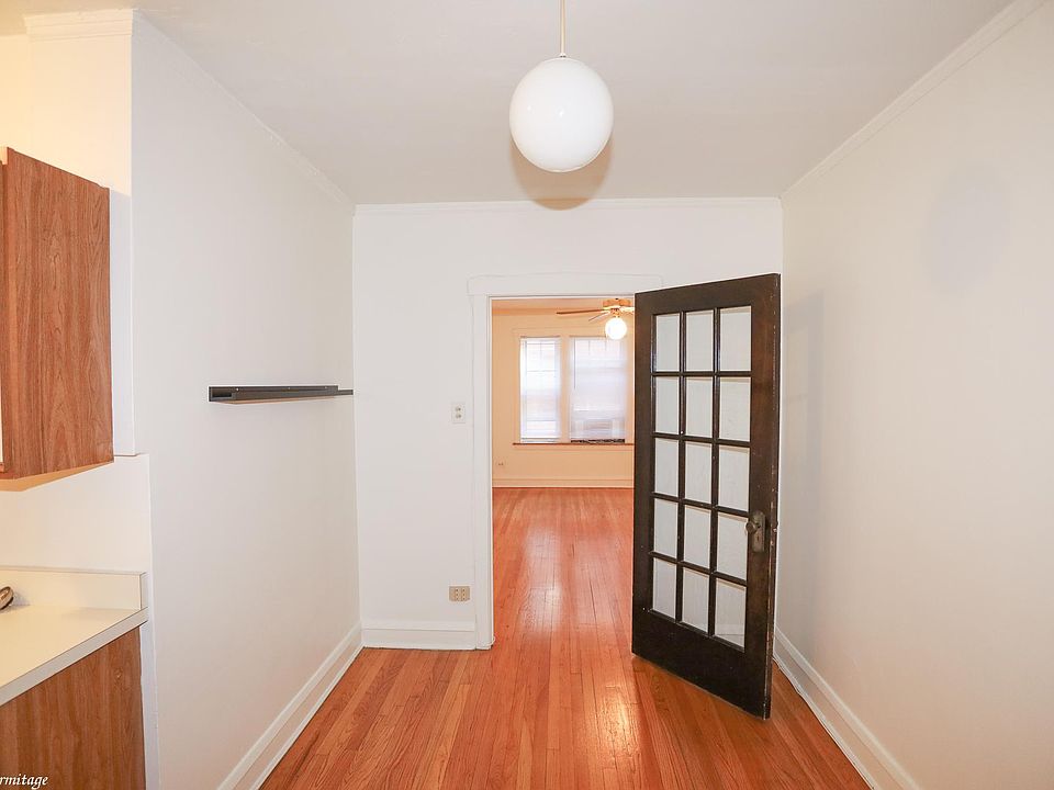 1st image of 4243 N Hermitage Ave #324