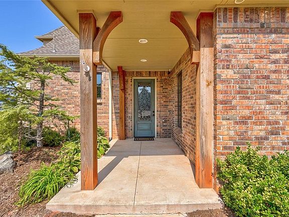 3rd image of 16760 Little Leaf Ct