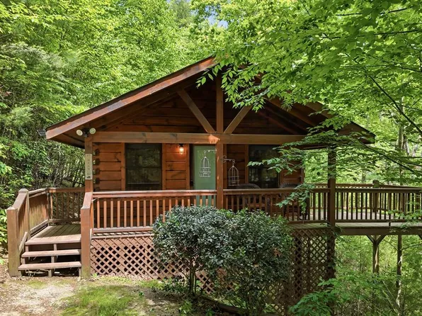 37 Dean Ct, Blue Ridge, GA 30513
