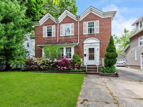 39 Wilson Pl, Freeport, NY 11520