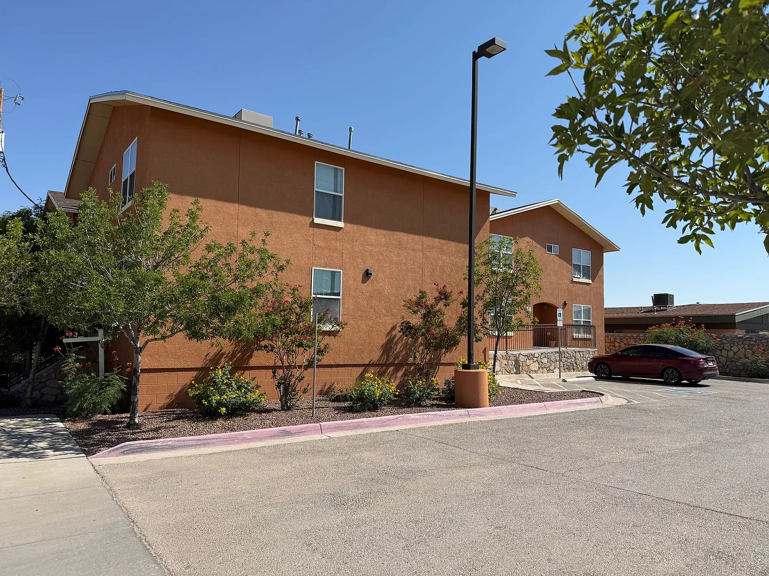 Diana Drive Apartments — Photo 2
