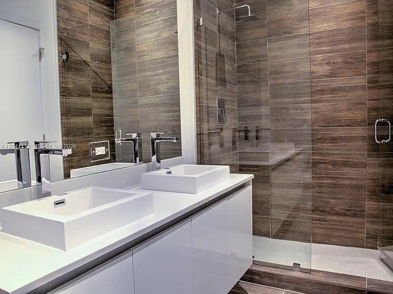 1600 SW 1st Ave #401 — Photo 2
