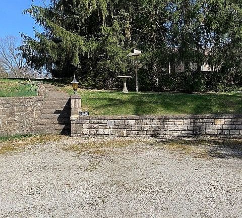 Walkway to Front Courtyard