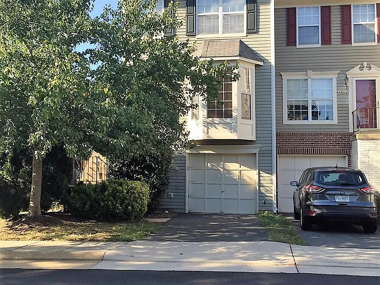 45027 Fellowship Sq — Photo 1