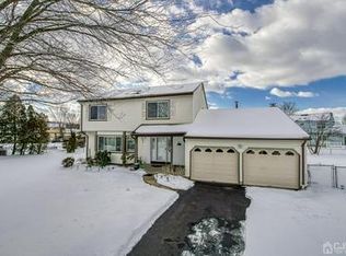 5 Crossroads Ct, Dayton, NJ 08810