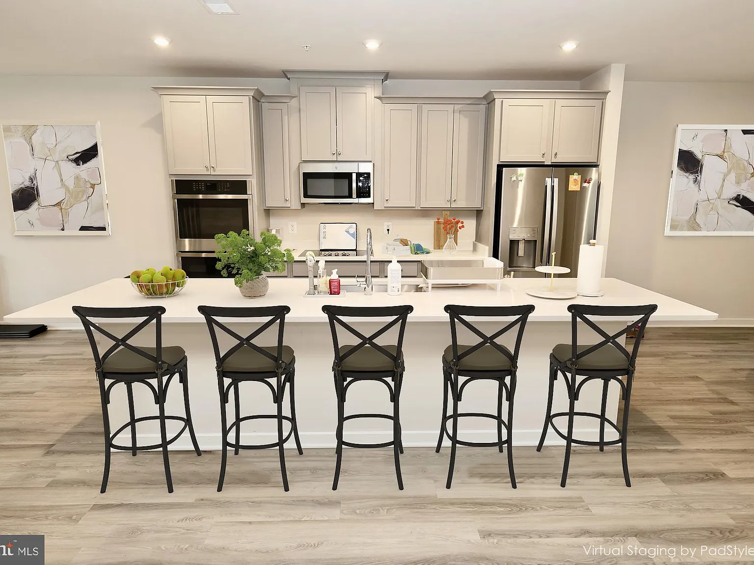 3 bed, 2.5 bath, 2344 sqft, $3,850 — Photo 3