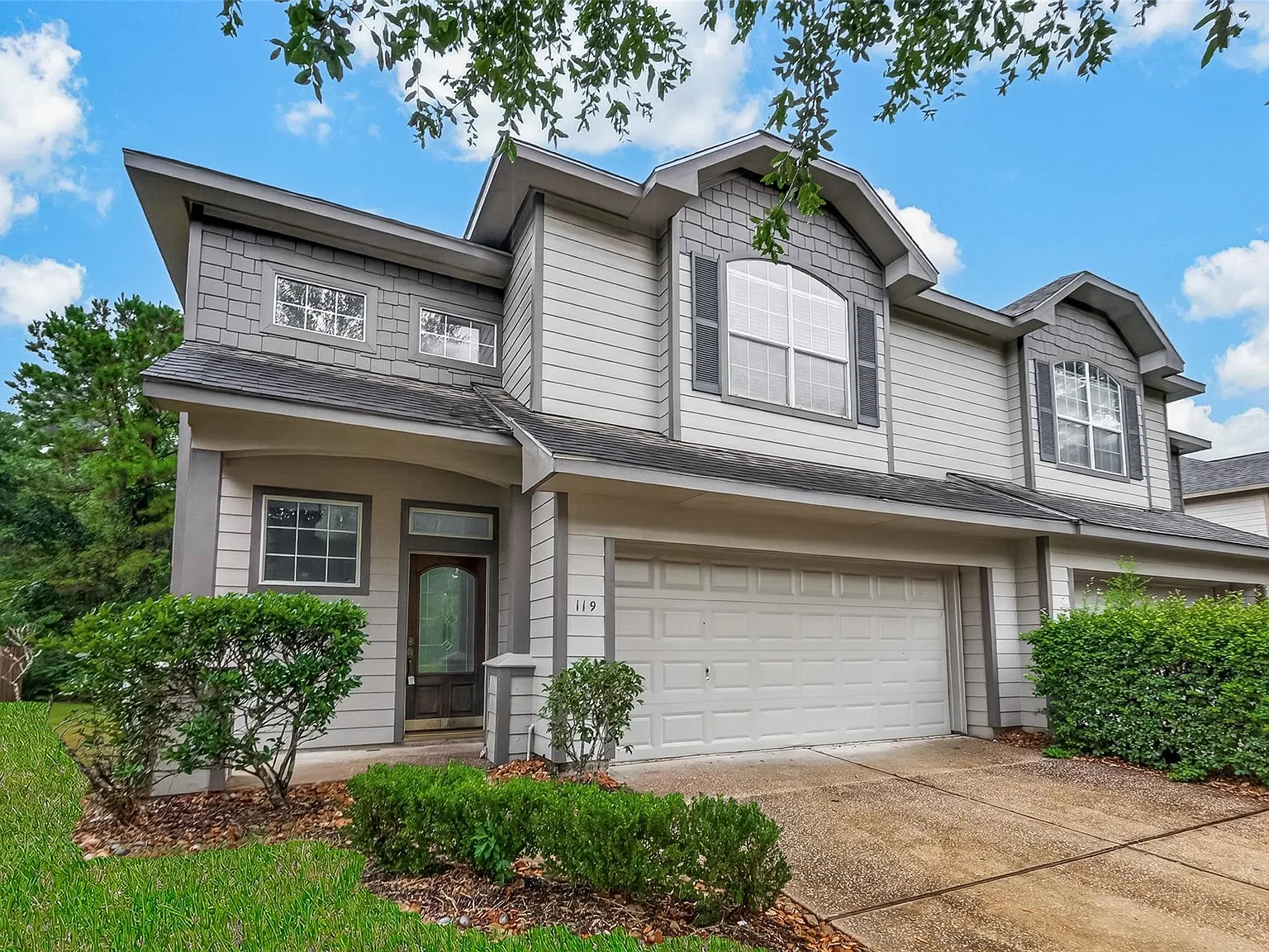 3 bed, 2.5 bath, 2068 sqft, $2,200 — Photo 2