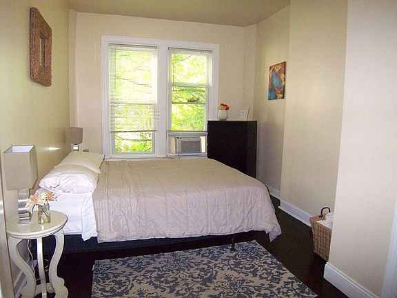2nd image of 512 Jefferson Ave #2
