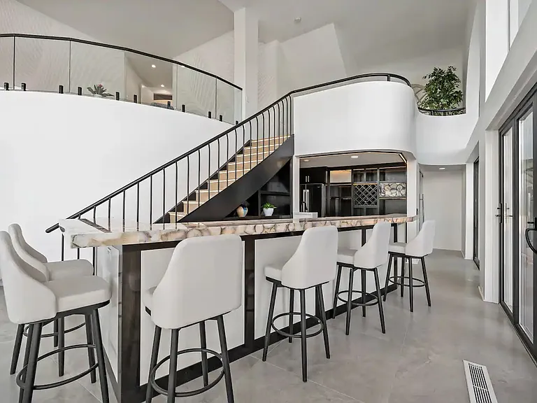 15105 Mulholland Dr — Photo 8