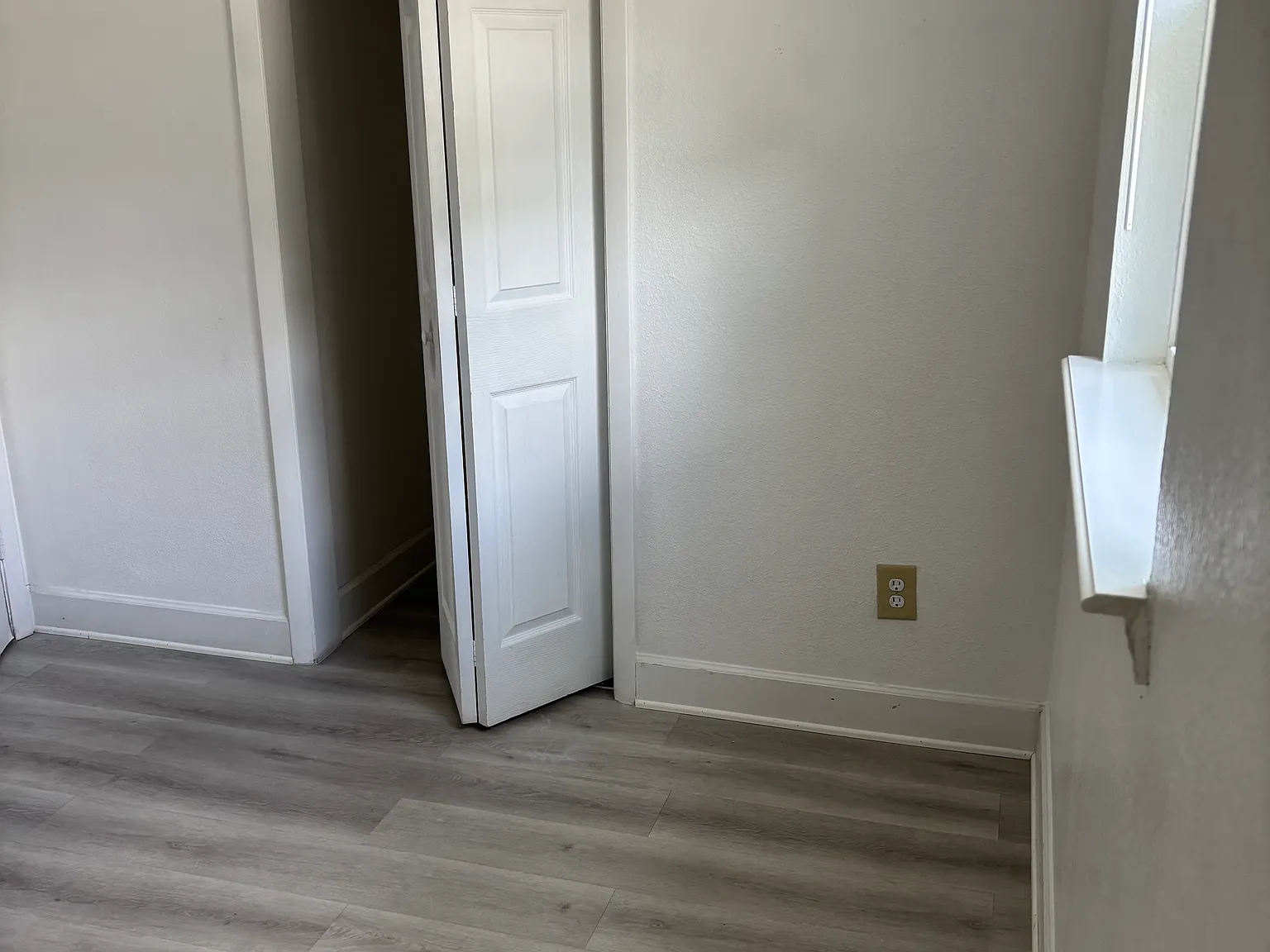 3 bed, 1.5 bath, 880 sqft, $2,350 — Photo 3