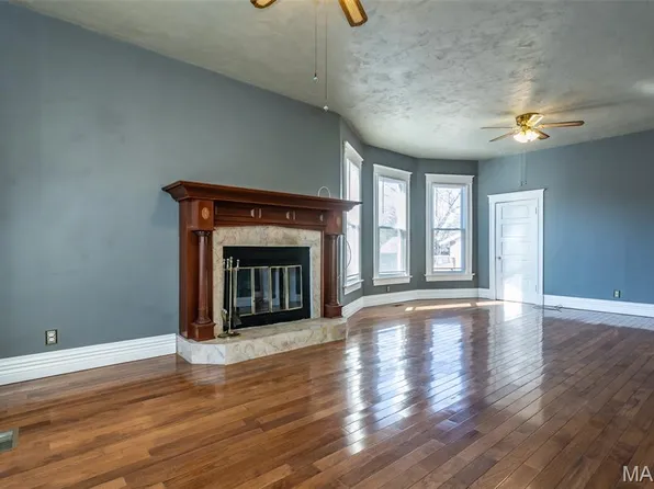 19 N 40th St, Belleville, IL 62226