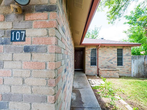 3rd image of 107 Garden Crest Cir