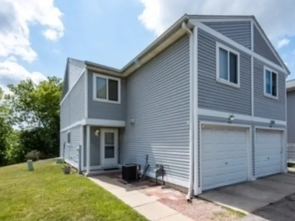 525 Meadow Green Ln, Round Lake Beach, IL 60073