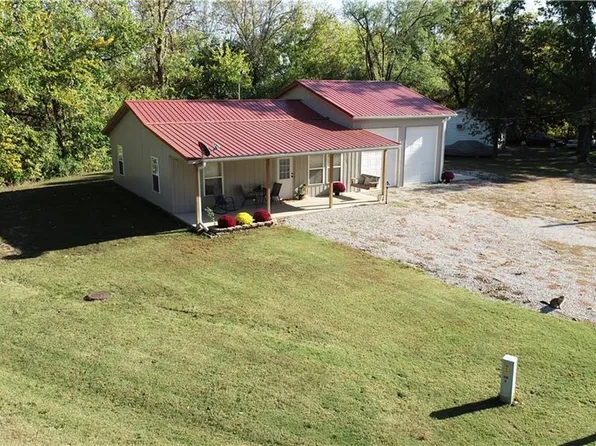 307 W 7th St, Lowry City, MO 64763